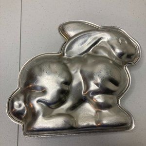 Nordic Ware 3D Stand Up Bunny Rabbit Easter Spring Aluminum Cake Pan Mold